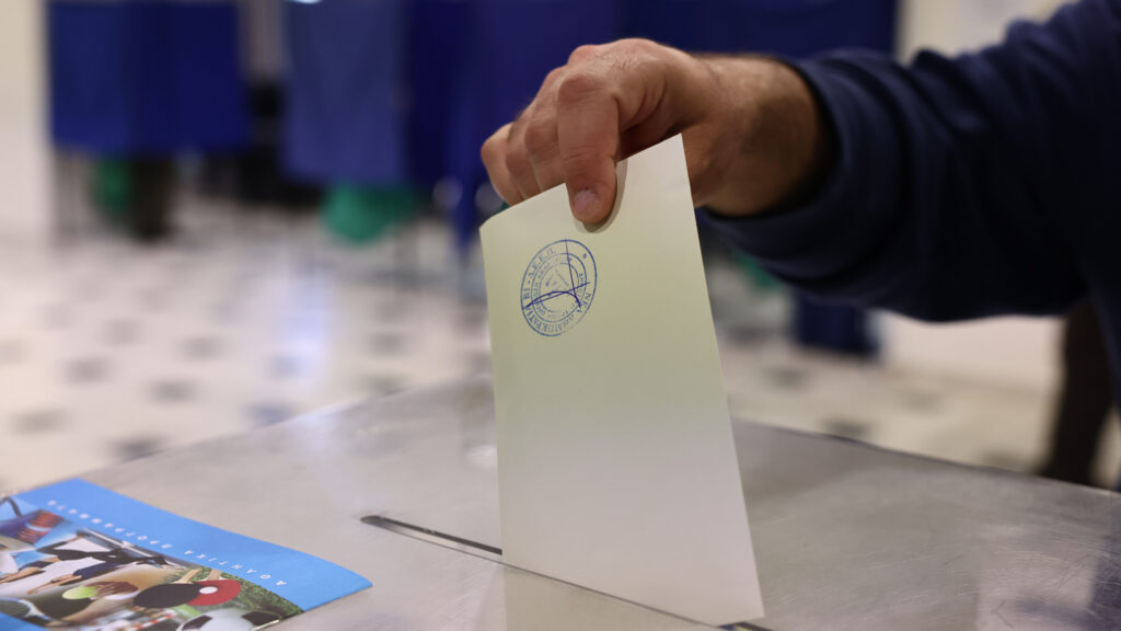 Δημοσκόπηση MRB: 31,1% στην εκτίμηση ψήφου η ΝΔ – Το 70% υπέρ της αποστολής φρεγατών και F-16 στην Κύπρο