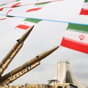 IRGC: Πλάνα με εκτοξεύσεις βαλλιστικών πυραύλων κατά αμερικανικών και ισραηλινών στόχων