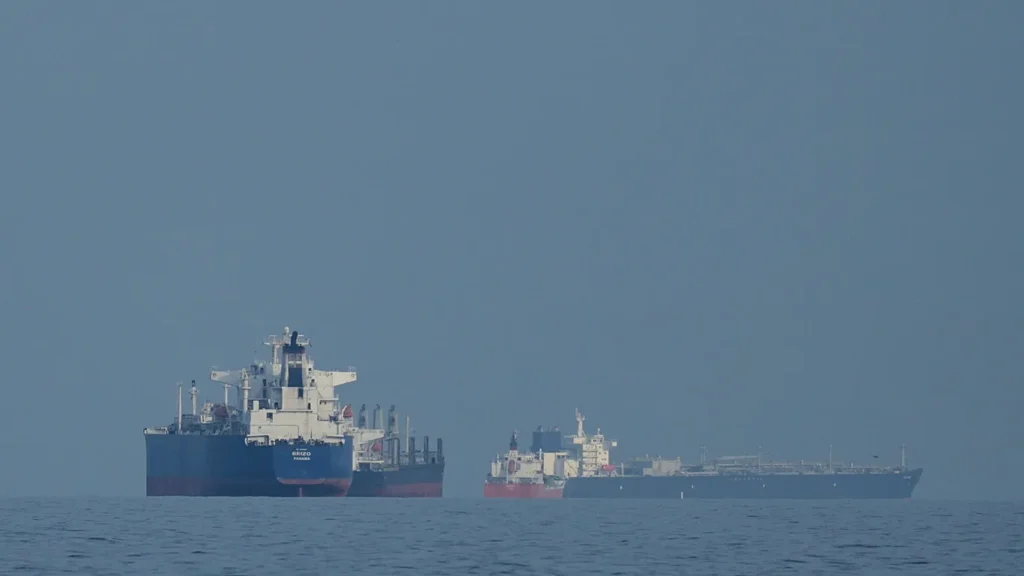 Το Ιράν ισχυρίζεται πως επιτρέπει σε επιλεγμένα πλοία να διέρχονται από το Στενό του Ορμούζ