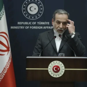 Προειδοποίηση Ιράν σε Βρετανία: «Αν οι ΗΠΑ χρησιμοποιήσουν τις βάσεις σας θα θεωρηθεί συμμετοχή στην επιθετικότητα»