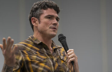 To FBI ερευνά τον πρώην επικεφαλής της Aντιτρομοκρατικής επειδή αντιτίθεται στον πόλεμο ΗΠΑ-Ισραήλ στο Ιράν