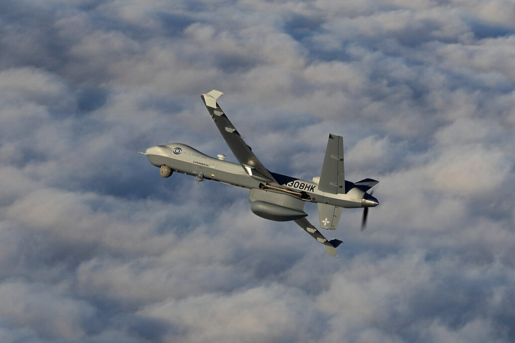 Βίντεο: To ιρανικό Ναυτικό επιδεικνύει αμερικανικό drone που καταρρίφθηκε