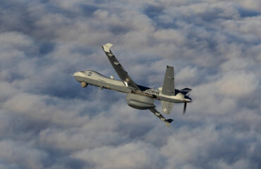 Βίντεο: To ιρανικό Ναυτικό επιδεικνύει αμερικανικό drone που καταρρίφθηκε