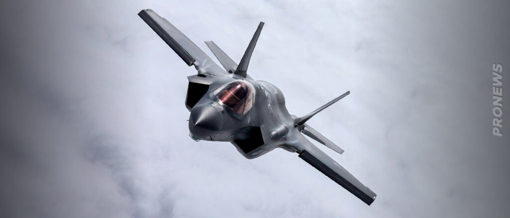 Πώς κτυπήθηκε το αμερικανικό stealth μαχητικό F-35 – Ένα «ταπεινό» αντί-drone αιωρούμενο πυρομαχικό έκανε την «ζημιά»