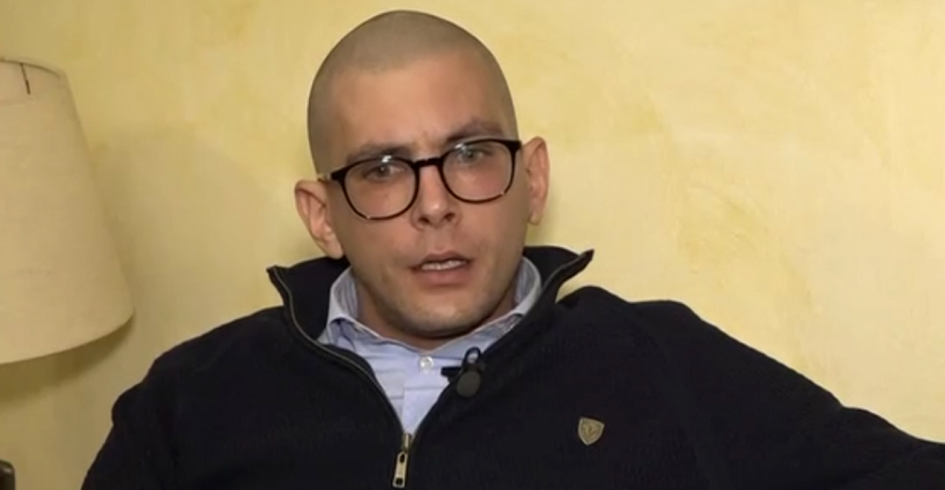 Στην Αθήνα ο Δήμαρχος Άη Στράτη που δίνει μάχη με τον καρκίνο: Η φωτογραφία του από το νοσοκομείο «Αττικόν»