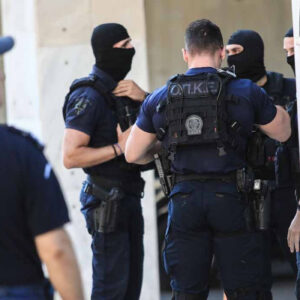 Κολωνάκι: Έφοδος της ΕΛ.ΑΣ. σε γνωστή γκαλερί – Τι ερευνάται