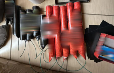 Έφοδος της ΕΛΑΣ σε σπίτι 23χρονου στη Νίκαια: Βρέθηκαν 1.153 κροτίδες και 5 ναυτικές φωτοβολίδες