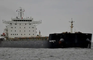 Ελληνόκτητο πλοίο διέπλευσε τα Στενά του Ορμούζ μεταφέροντας φορτίο στο Ιράν