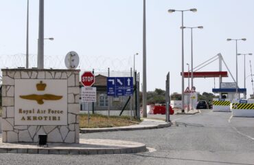 Ο Κ.Στάρμερ διαβεβαιώνει τον Ν.Χριστοδουλίδη: «Η βάση της Κύπρου δεν θα χρησιμοποιηθεί κατά του Ιράν»