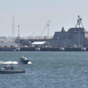 Mπαχρέιν: Ισχυρές εκρήξεις στην αμερικανική στρατιωτική βάση Τζουφέρ