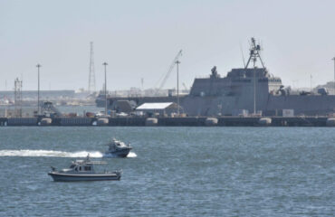 Mπαχρέιν: Ισχυρές εκρήξεις στην αμερικανική στρατιωτική βάση Τζουφέρ