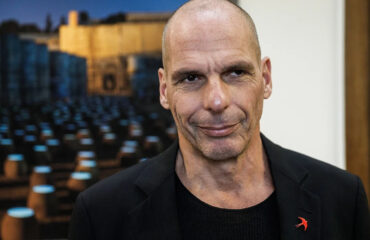 «Γιάνης Βαρουφάκης» στο… «repeat»: Έγινε τέκνο τραγούδι και «ξεσηκώνει» κλαμπ της Ρωσίας (βίντεο)