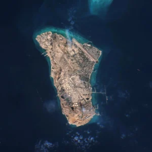 Ιρανικό νησί Χαργκ: Το επιβατηγό πλοίο «Permisa» έγινε στόχος επίθεσης των ΗΠΑ στο λιμάνι