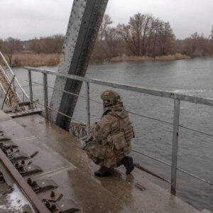 Με τρεις FAB οι Ρώσοι έκαναν «κομμάτια» γέφυρα στον ποταμό Οσκίλ – Γιατί βομβάρδισαν το συγκεκριμένο πέρασμα (vid)