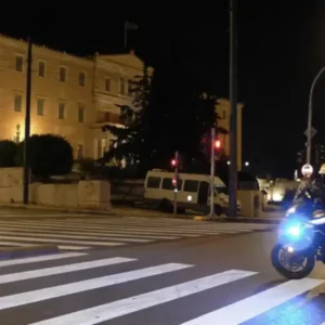 Βουλή: Νέο βίντεο – ντοκουμέντο από το δυστύχημα που στέρησε τη ζωή στον 63χρονο μοτοσυκλετιστή