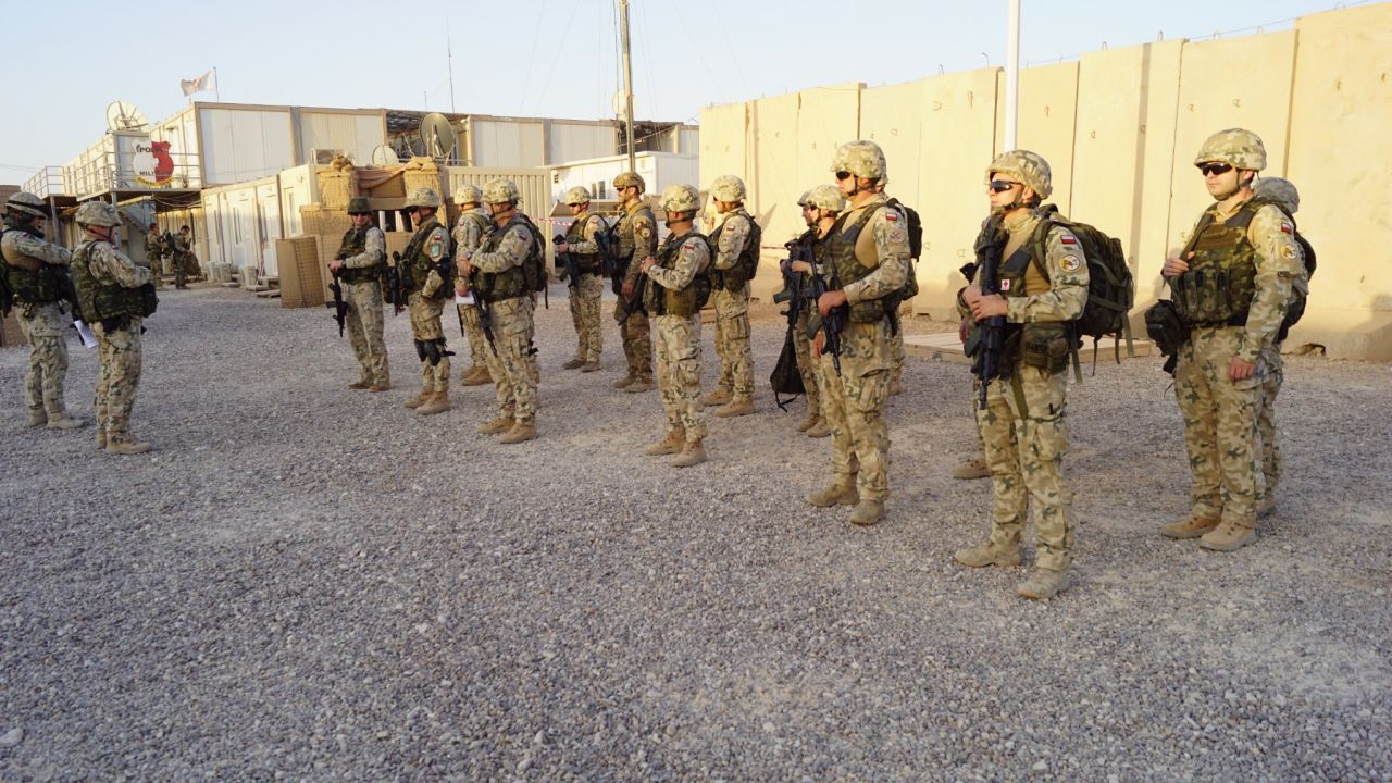 Βίντεο: ΝΑΤΟϊκοί στρατιώτες εκκενώνονται από βάσεις στο Ιράκ και μεταφέρονται στην Πολωνία