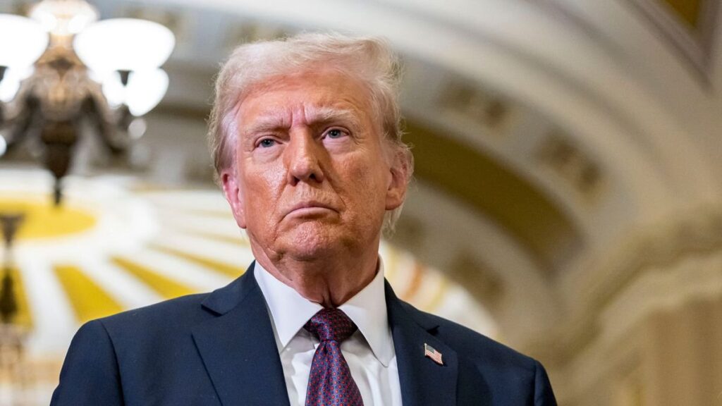 N.Tραμπ: Ανακοίνωσε πως θα αναπτύξει πράκτορες της ICE στα αεροδρόμια για «ενίσχυση της ασφάλειας»