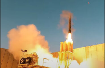 Βίντεο: Το ισραηλινό  σύστημα Arrow-3  αναχαιτίζει ιρανικό πύραυλο πάνω από την ατμόσφαιρα!