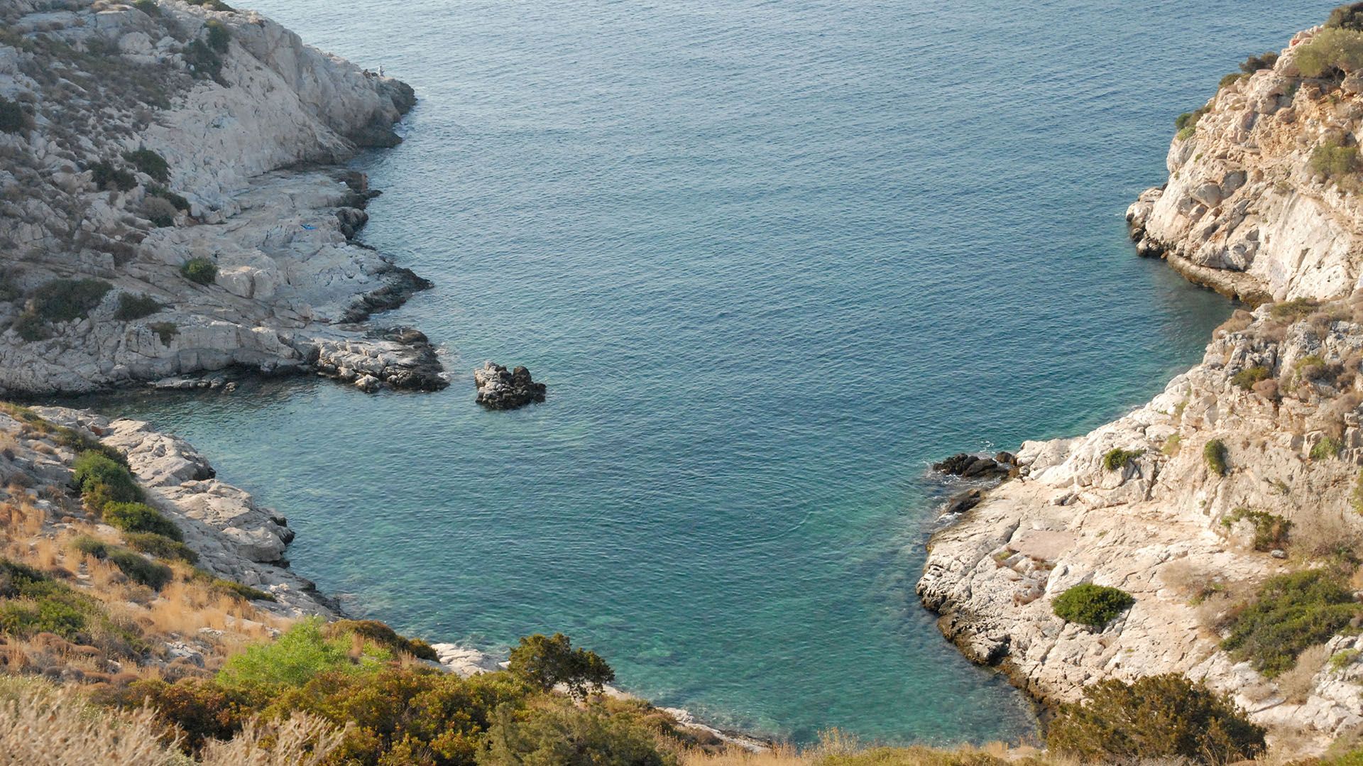 Επιχείρηση απεγκλωβισμού δύτη στα Λιμανάκια Βουλιαγμένης