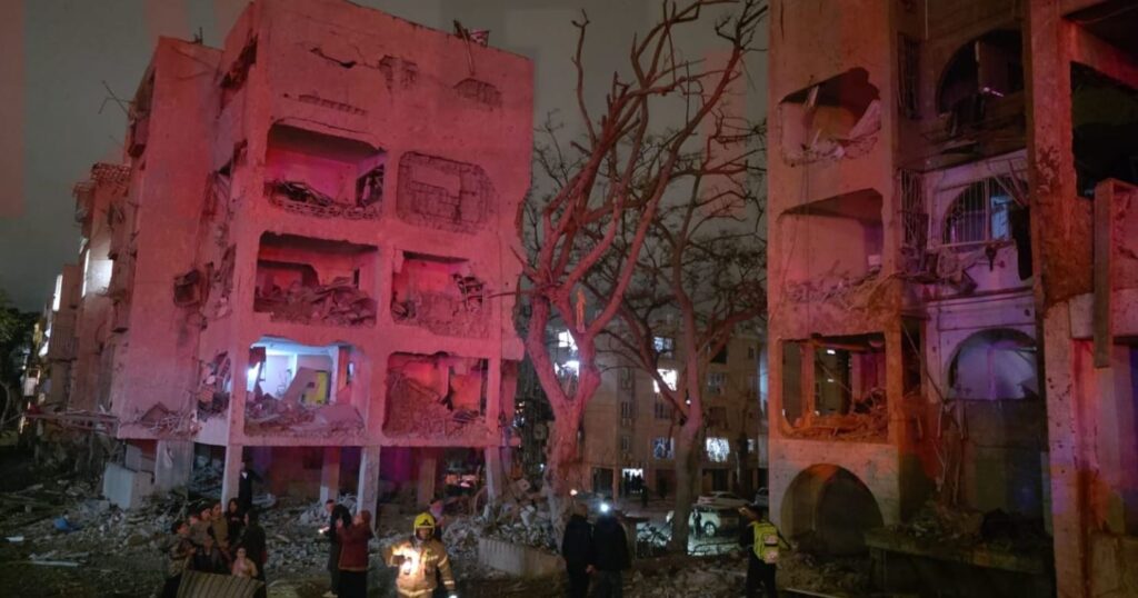 Οι ιρανικές πυραυλικές επιθέσεις αναγκάζουν την εκκένωση 2.700 Ισραηλινών από τα σπίτια τους