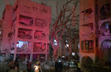 Οι ιρανικές πυραυλικές επιθέσεις αναγκάζουν την εκκένωση 2.700 Ισραηλινών από τα σπίτια τους