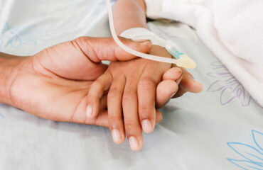 Παραλίγο τραγωδία στην Πιερία: Κολόνα φωτισμού έπεσε και πλάκωσε 6χρονο!