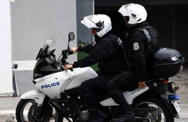 Γλυφάδα: Τροχαίο ατύχημα με αστυνομικούς της ομάδας ΔΙΑΣ στη λεωφ.Βουλιαγμένης