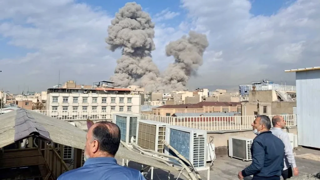 Το Ισραήλ εξαπέλυσε νέο γύρο αεροπορικών επιδρομών κατά της Τεχεράνης μετά τις δηλώσεις Ν.Τραμπ