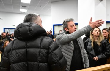 Ένταση στην δίκη των Τεμπών: Μ.Καρυστιανού προς τους 36 κατηγορούμενους – «Γιατί σας φοβίζει η δημοσιότητα;»