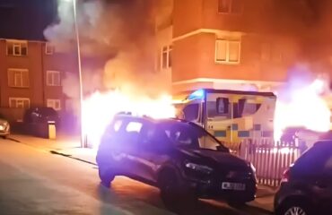 Ισχυρές εκρήξεις σε κτήριο εβραϊκής οργάνωσης στο Λονδίνο μετά από εμπρηστική επίθεση: Ακούγονταν ουρλιαχτά (βίντεο)