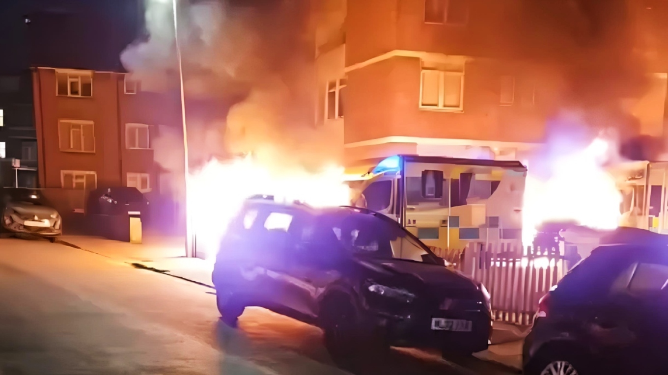 Ισχυρές εκρήξεις σε κτήριο εβραϊκής οργάνωσης στο Λονδίνο μετά από εμπρηστική επίθεση: Ακούγονταν ουρλιαχτά (βίντεο)