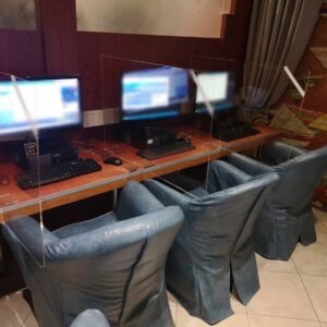 Θεσσαλονίκη: Συνελήφθησαν τέσσερα άτομα μέσα σε παράνομο κατάστημα τυχερών παιγνίων