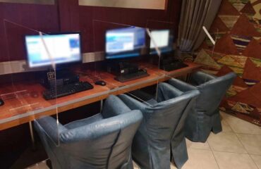 Θεσσαλονίκη: Συνελήφθησαν τέσσερα άτομα μέσα σε παράνομο κατάστημα τυχερών παιγνίων