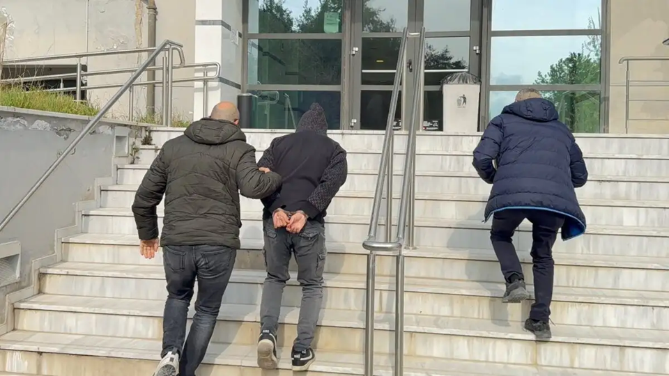 Ξυλοδαρμός 24χρονης στη Βέροια: Προφυλακίστηκε μετά την απολογία του ο 20χρονος – Ομολόγησε την πράξη του