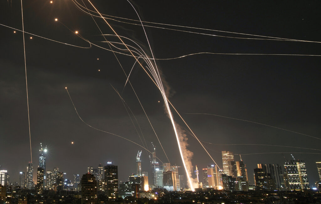 Τελ Αβίβ: 12 τραυματίες από ιρανική επίθεση με πυραύλους