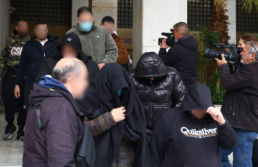 Στην Ευελπίδων ο Tik Toker, oι επιχειρηματίες και ο παίκτης ριάλιτι για το «κύκλωμα που έκλεβε Δημόσιο και ΕΦΚΑ»