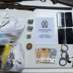 Χειροπέδες σε 61χρονο στην Αρτέμιδα που είχε κάνει το σπίτι του κανονική γιάφκα