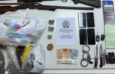 Χειροπέδες σε 61χρονο στην Αρτέμιδα που είχε κάνει το σπίτι του κανονική γιάφκα