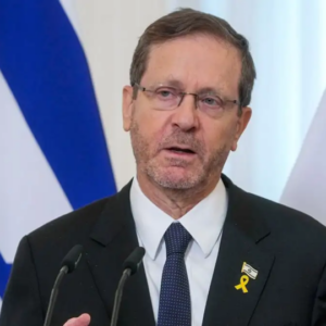 Βίντεο: Η στιγμή που ο Ι.Χέρτζογκ φυγαδεύεται σε καταφύγιο στο Ισραήλ – Πύραυλος κτύπησε την πόλη Kiryat Shmona