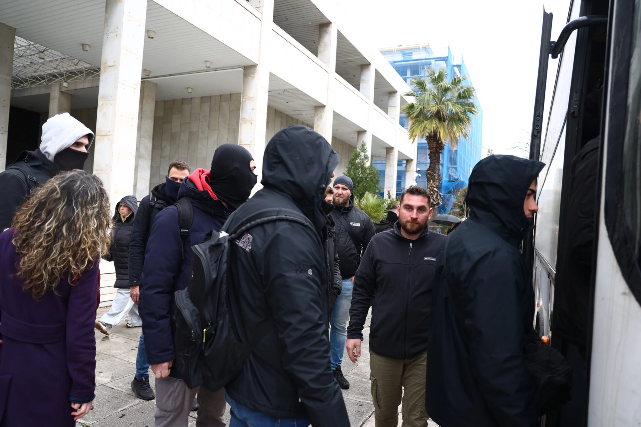 Kακουργηματική δίωξη στους 22 συλληφθέντες για τις απάτες σε βάρος του ΕΦΚΑ και του Δημοσίου