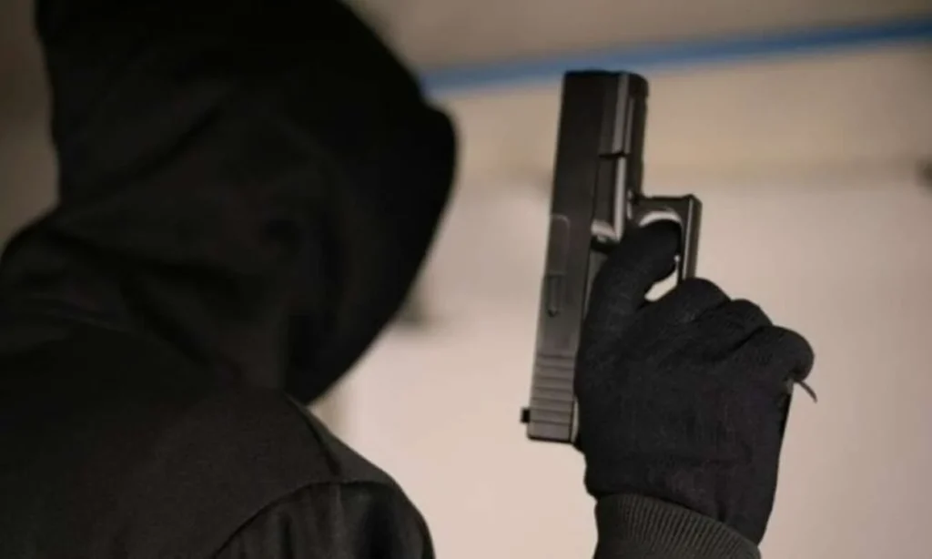 Συνελήφθη Ρομά για ληστεία σε σούπερ μάρκετ της Πάτρας