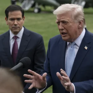 Τραμπ: «Αριστεροί και Δημοκρατικοί μισούν τη χώρα και τα στρατιωτικά μας επιτεύγματα»