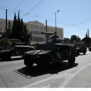 Αθήνα: Δείτε σε ζωντανή μετάδοση τη μεγάλη στρατιωτική παρέλαση για τον εορτασμό της 25ης Μαρτίου (upd)