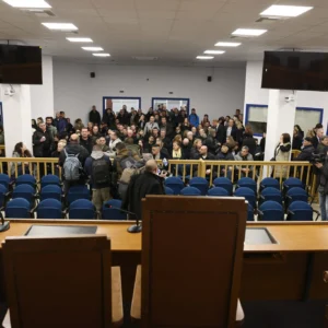 Σύλλογος Συγγενών Θυμάτων Τεμπών: Ζητά τη διεξαγωγή της δίκης σε άλλη αίθουσα – Ολόκληρη η ανακοίνωση
