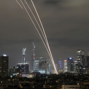 Βίντεο: Η στιγμή που ιρανικός πύραυλος κτυπά κτήριο στο Τελ Αβίβ