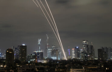 Βίντεο: Η στιγμή που ιρανικός πύραυλος κτυπά κτήριο στο Τελ Αβίβ