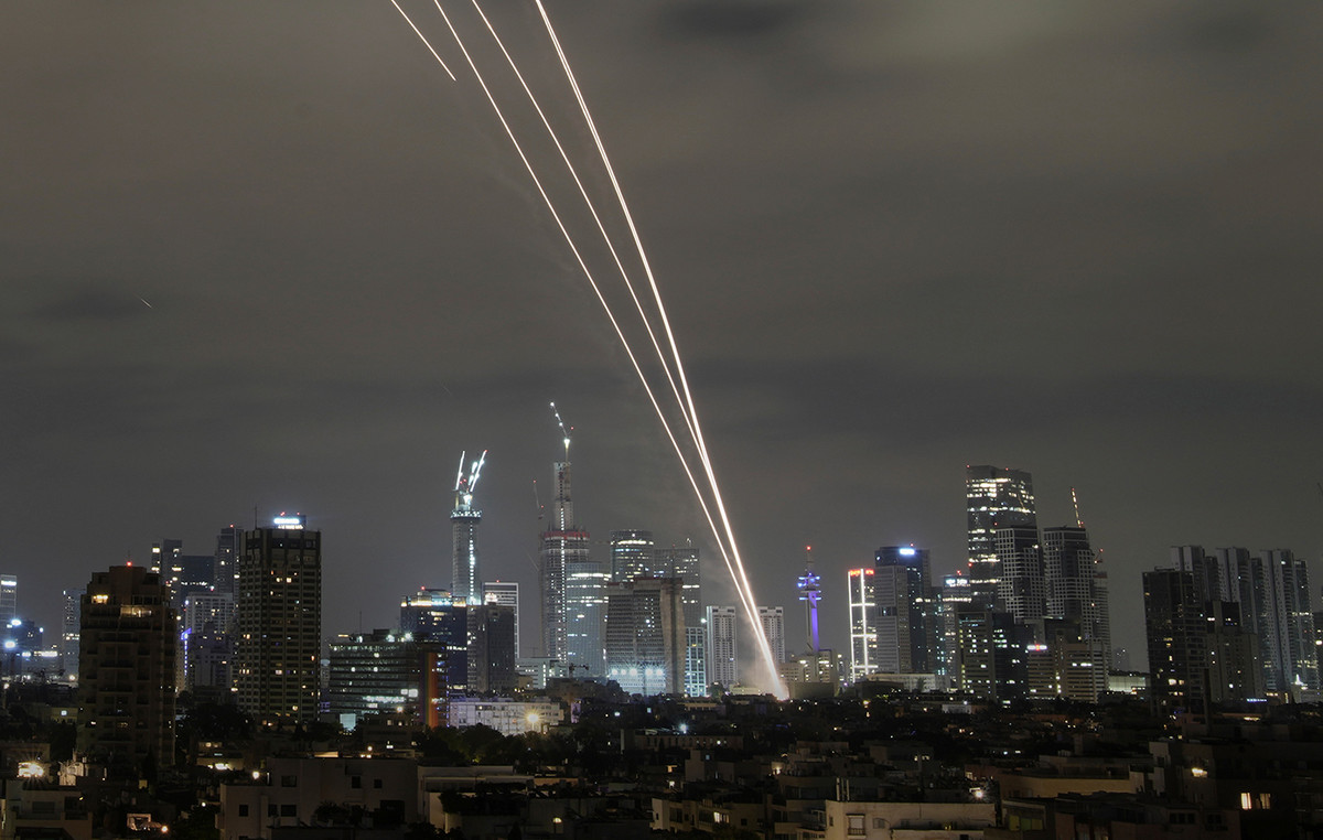 Βίντεο: Η στιγμή που ιρανικός πύραυλος κτυπά κτήριο στο Τελ Αβίβ