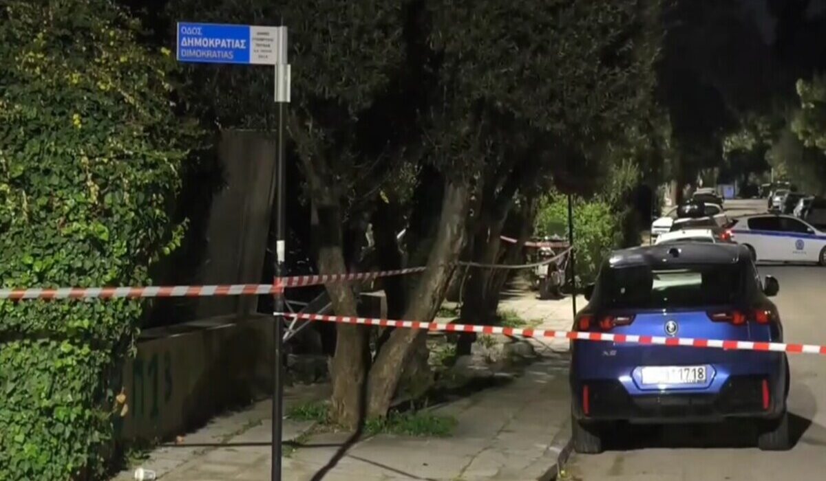 Πεύκη: Παιδιά ανακάλυψαν την ιταλική οβίδα καθώς έπαιζαν – Την πήραν στα χέρια να την δείξουν στους γονείς τους