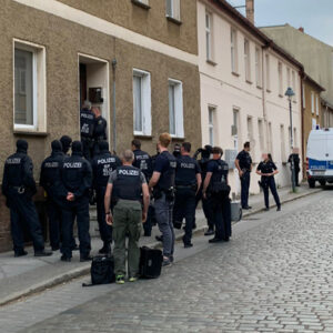 Ο  Μερτς «ανακάλυψε» τώρα ότι για την έκρηξη της εγκληματικότητας στην Γερμανία ευθύνονται και οι μετανάστες