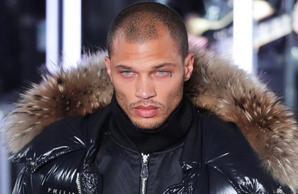 Τζέρεμι Μικς: Ο «πιο σέξι εγκληματίας του κόσμου» μιλά για τους ξυλοδαρμούς στη φυλακή & τις γυμνές φωτογραφίες